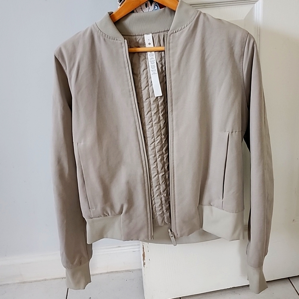 Lululemon slate Grey fitted jacket reversible to a quilted look nylon jacket